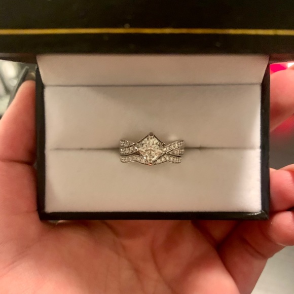 SI1 1.0 CT White Gold Engagement Ring & Matching Band - Picture 3 of 8